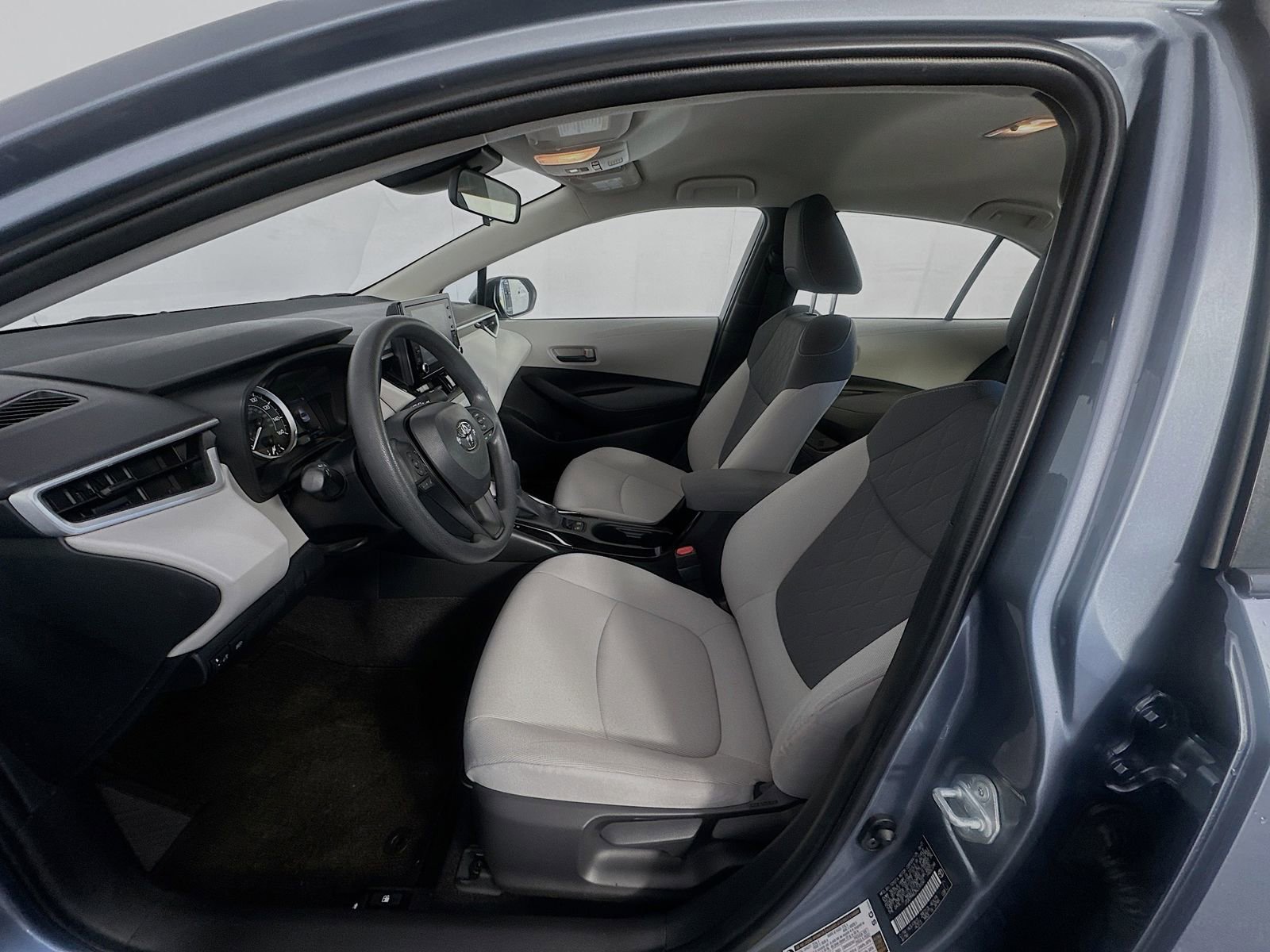 Used 2022 Toyota Corolla LE FWD image 19