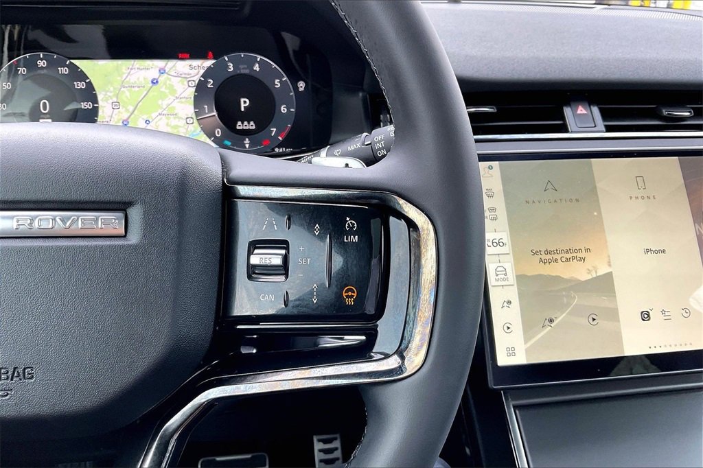 Used 2025 Land Rover Range Rover Evoque Dynamic SE image 12