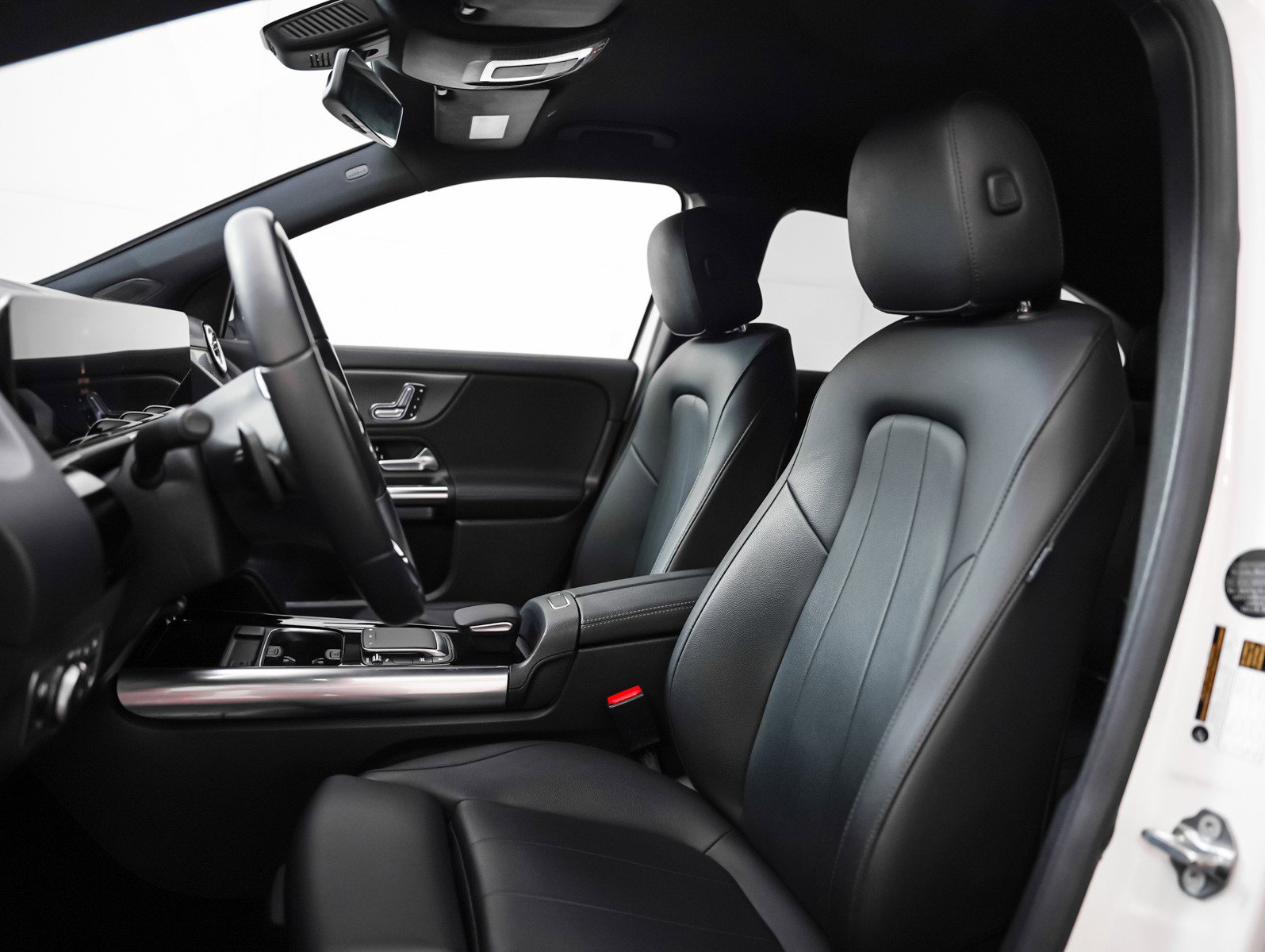 Certified 2023 Mercedes-Benz GLA 250 w/ Premium Package image 8