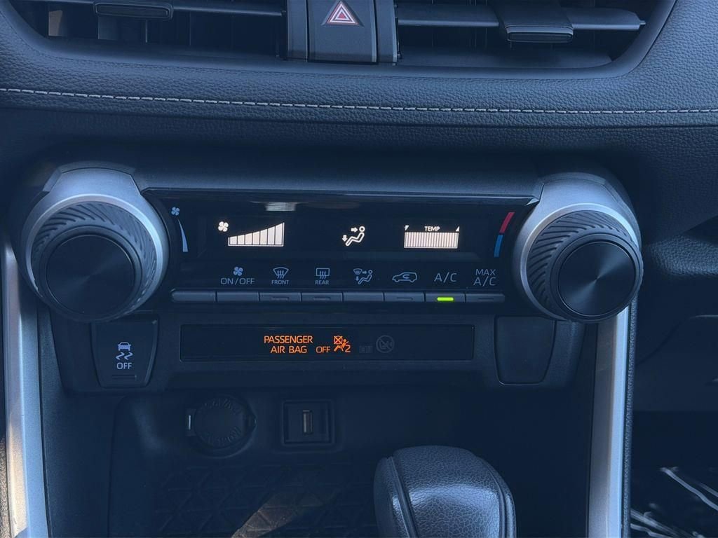 Used 2021 Toyota RAV4 LE image 25