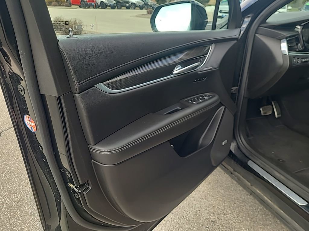 Used 2022 Cadillac XT6 Sport w/ Technology Package AWD/4WD image 12