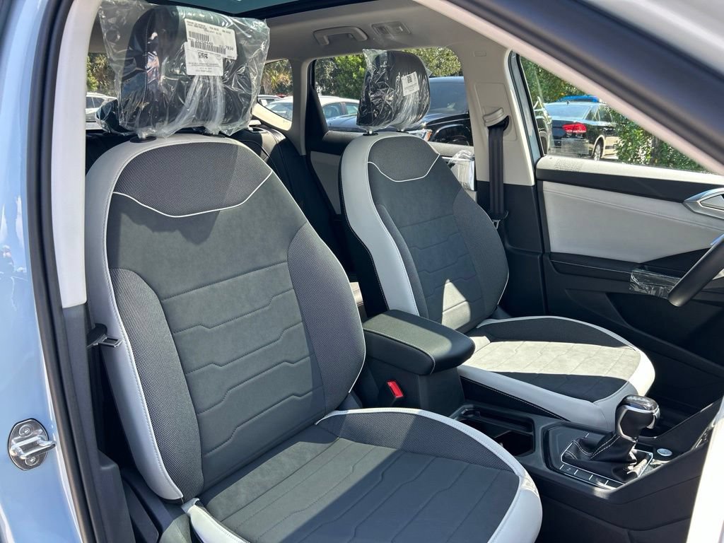 New 2026 Volkswagen Taos SE FWD image 44