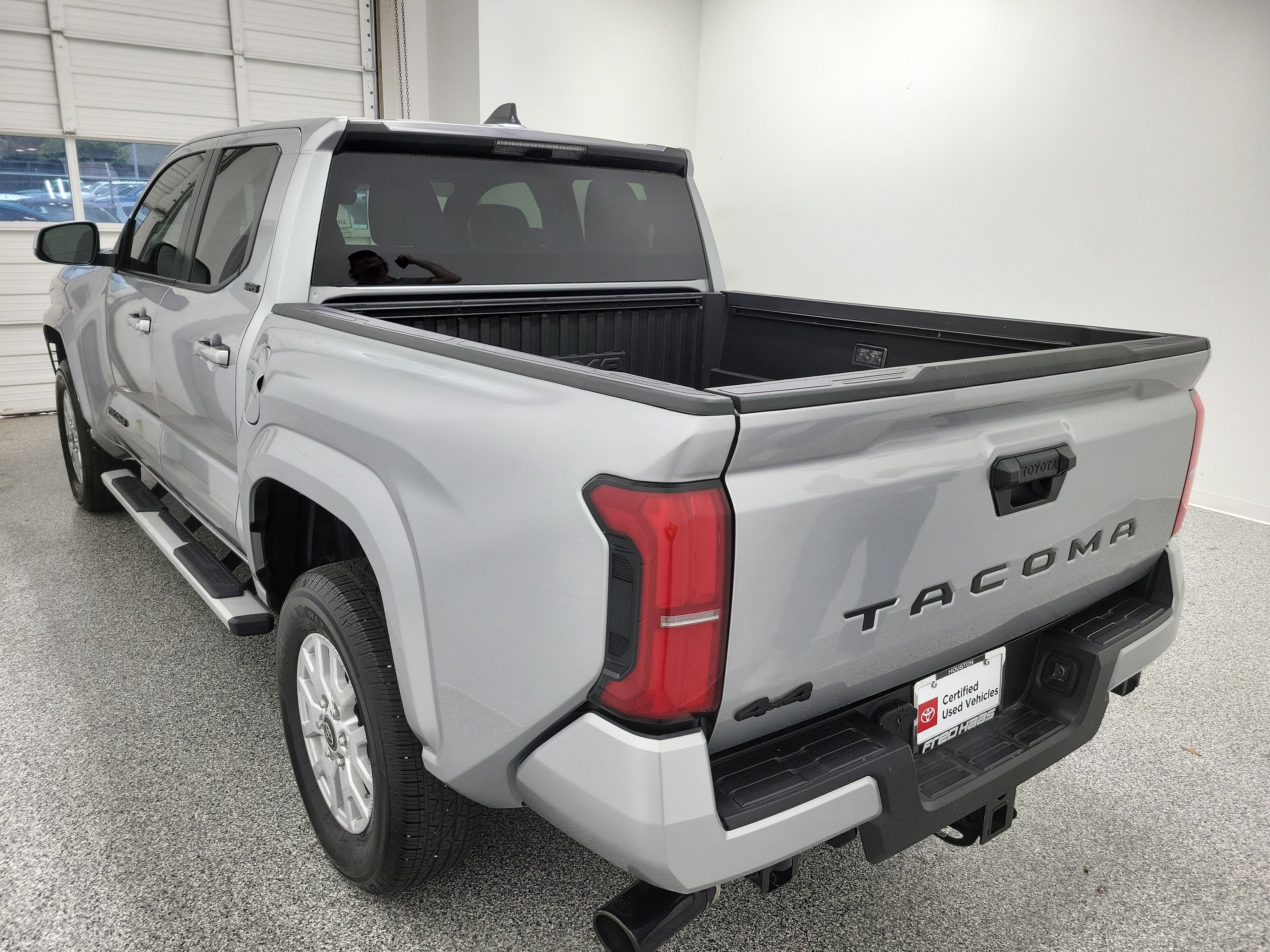 Certified 2025 Toyota Tacoma SR5 AWD/4WD image 7