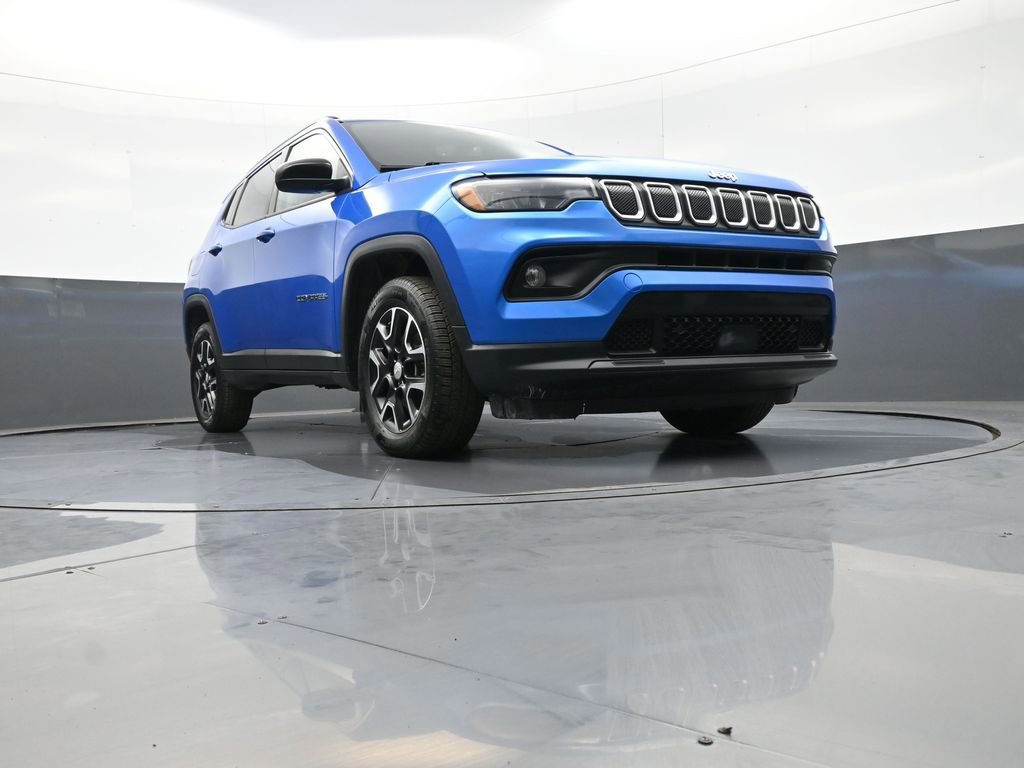 Used 2022 Jeep Compass Latitude w/ Sun and Sound Group AWD/4WD image 27