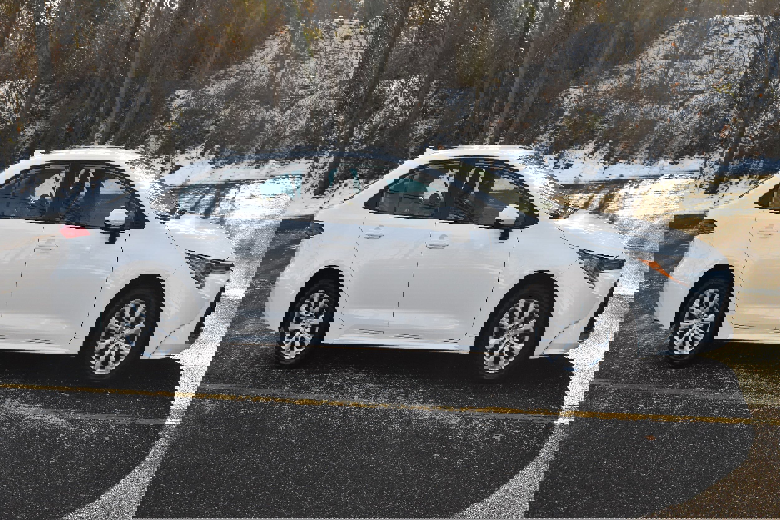 Used 2022 Toyota Corolla LE image 11