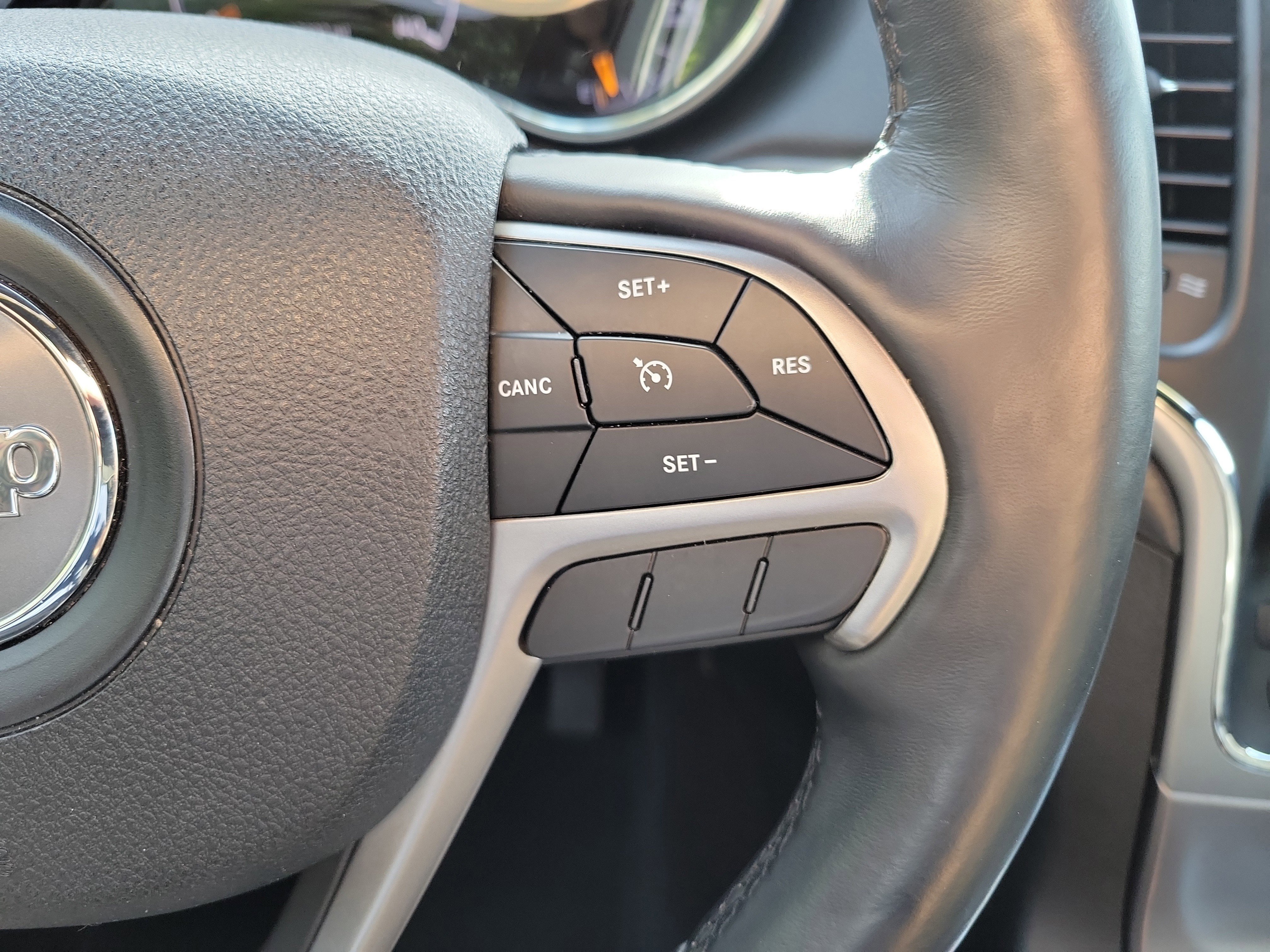 Used 2018 Jeep Grand Cherokee Altitude AWD/4WD image 26
