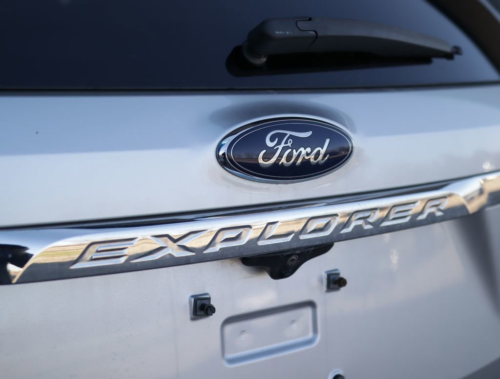 Used 2016 Ford Explorer Limited w/ Class II Trailer Tow Package AWD/4WD image 38