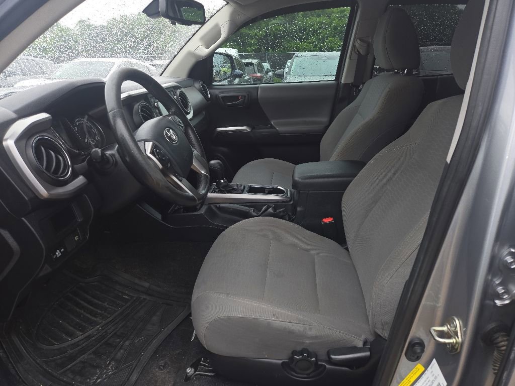 Used 2018 Toyota Tacoma SR5 RWD image 1