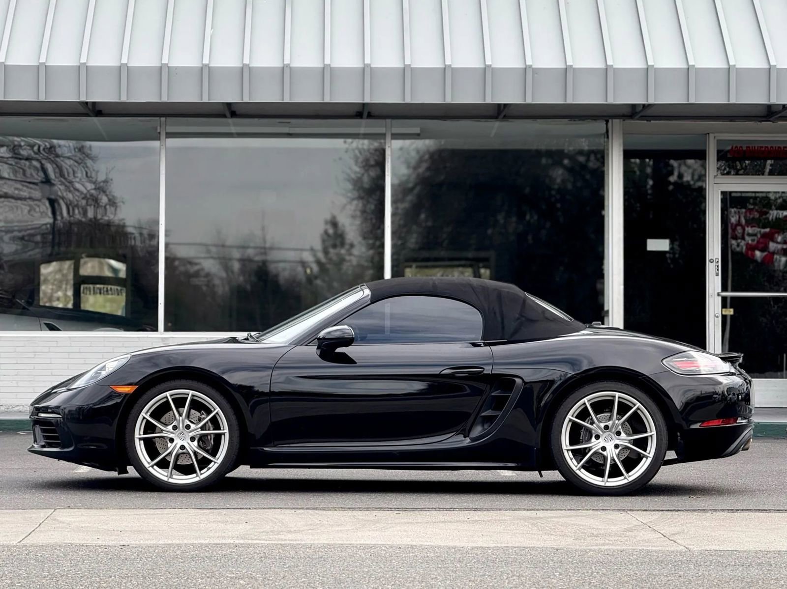 Used 2017 Porsche 718 Boxster image 10