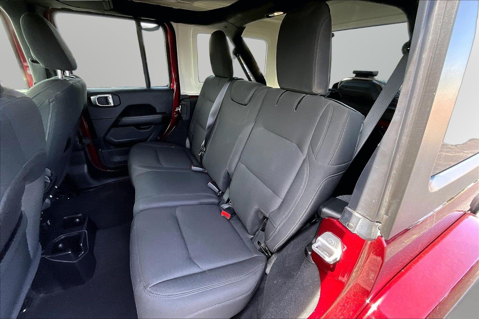 Used 2021 Jeep Wrangler Unlimited Sahara w/ Cold Weather Group AWD/4WD image 18