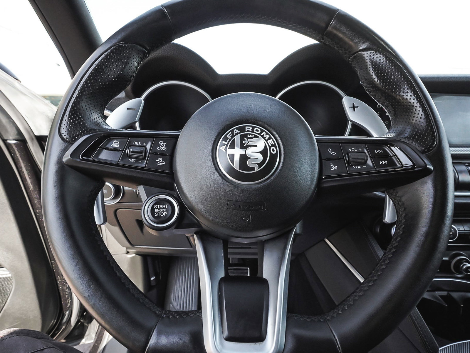 Used 2022 Alfa Romeo Stelvio Veloce AWD/4WD image 16