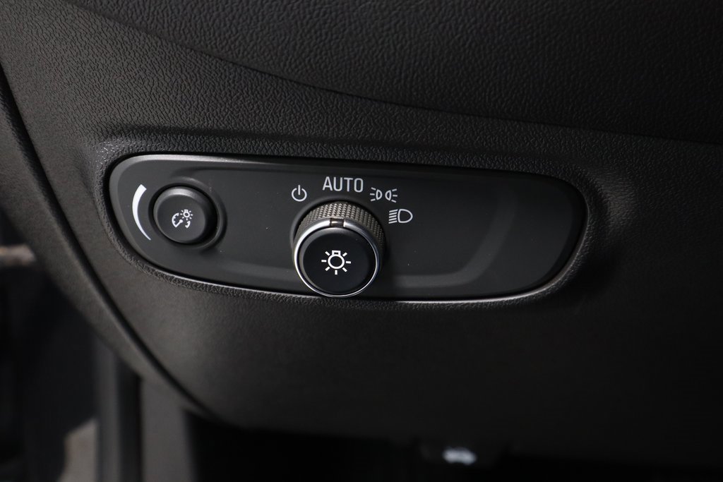 Used 2022 Chevrolet Equinox LS image 24