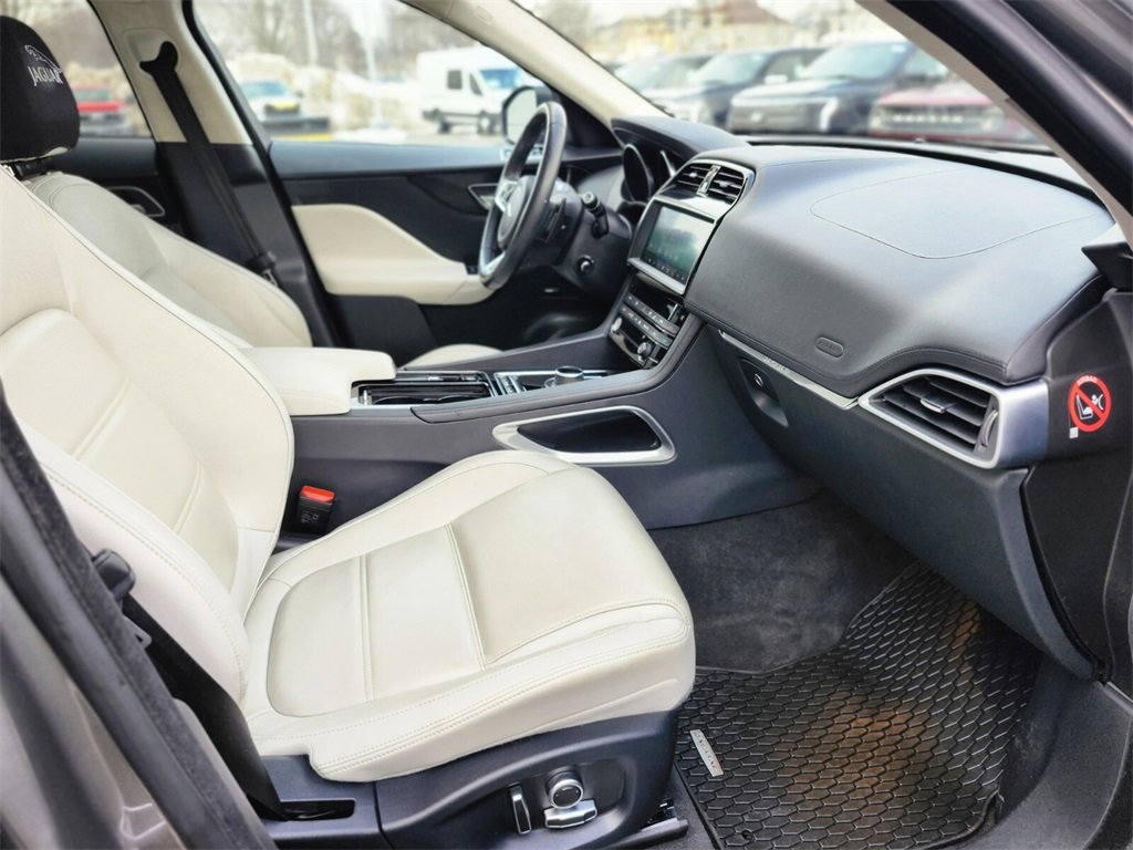 Used 2019 Jaguar F-PACE Prestige image 11