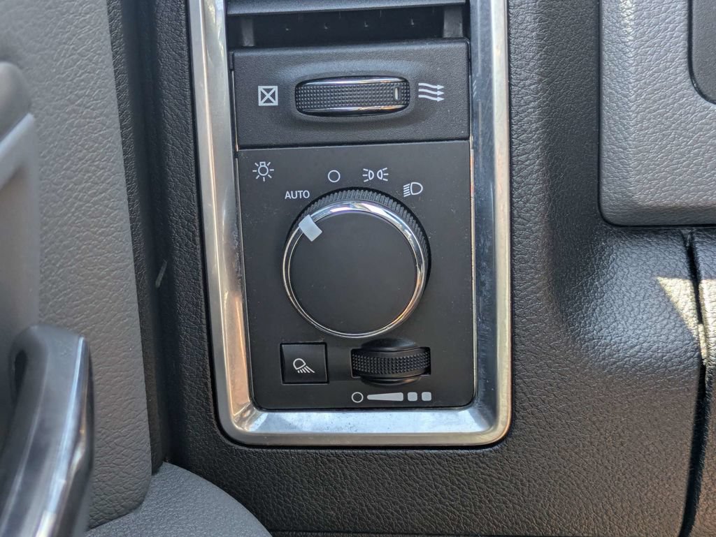 Used 2019 RAM 1500 Classic SLT w/ Luxury Group AWD/4WD image 23