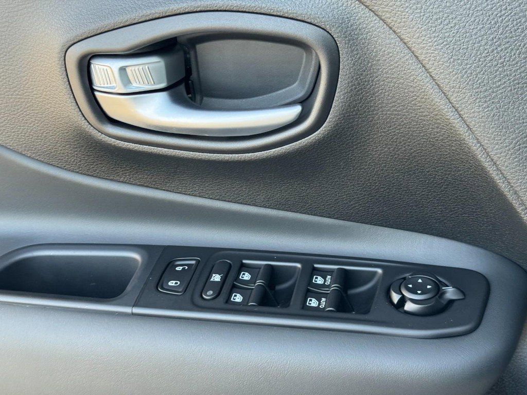 Used 2022 Jeep Renegade Latitude w/ Convenience Group image 26