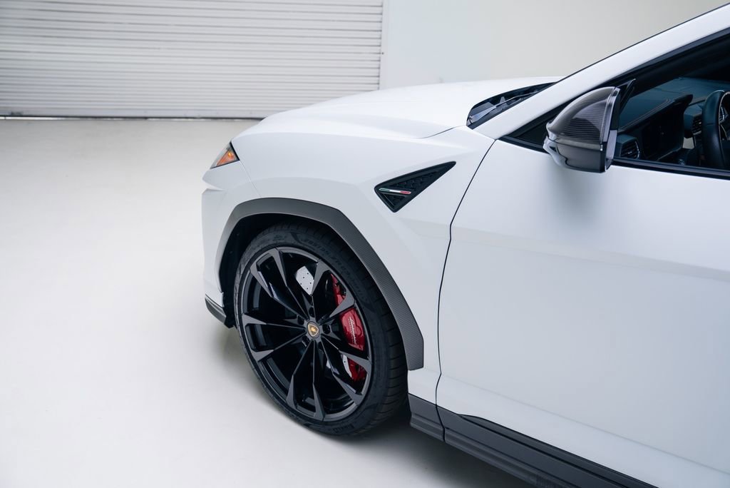Used 2022 Lamborghini Urus image 12