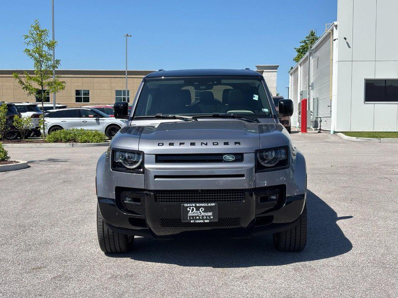 Used 2024 Land Rover Defender 130 X-Dynamic SE AWD/4WD image 9