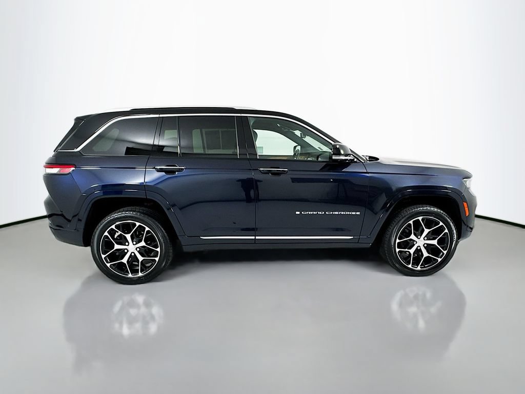 Used 2023 Jeep Grand Cherokee Summit AWD/4WD image 8