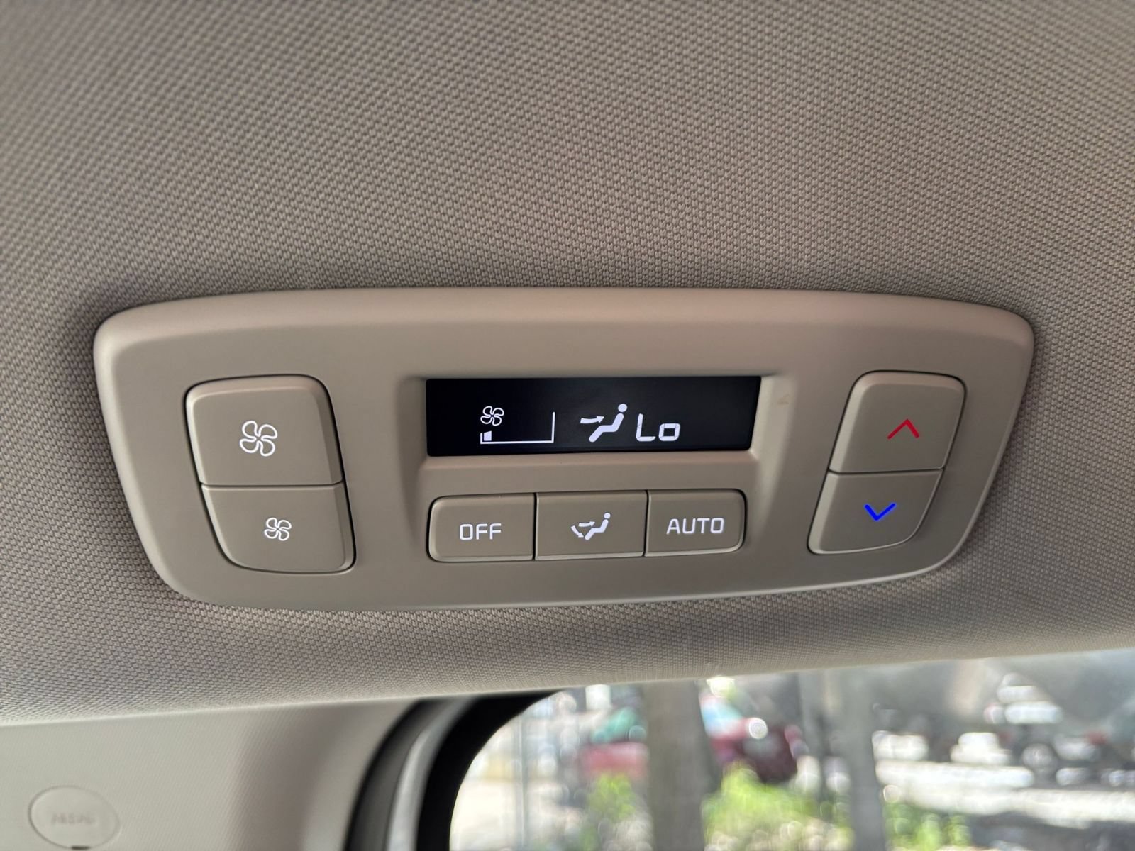 Used 2026 Kia Carnival FWD image 25