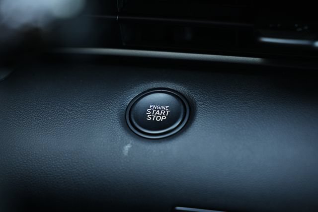 Certified 2025 Hyundai Elantra Sport FWD image 33