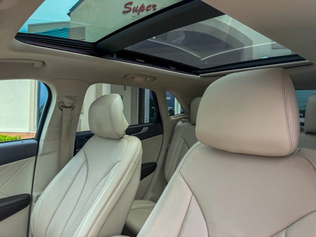 Used 2019 Lincoln MKC Reserve w/ MKC Technology Package FWD image 16
