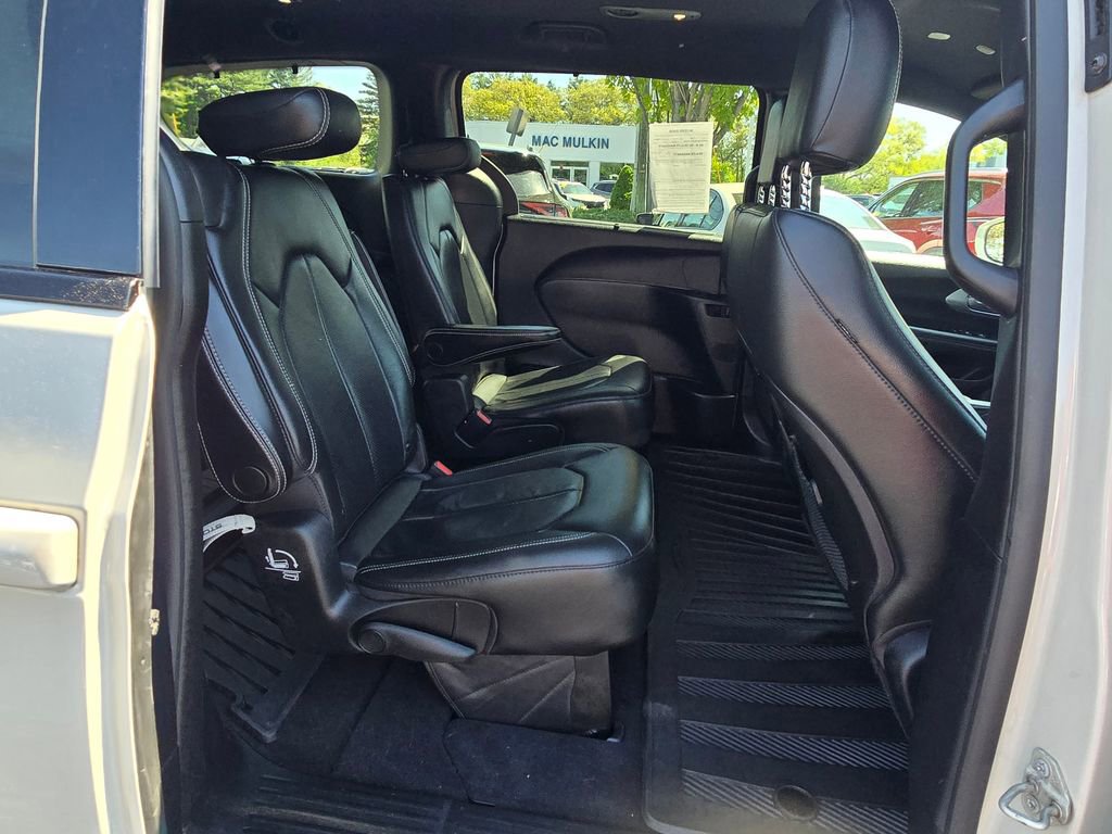 Used 2021 Chrysler Pacifica Touring-L w/ Premium & Safety Sphere Group AWD/4WD image 13
