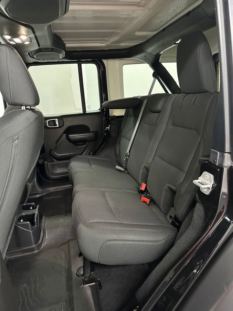 Used 2022 Jeep Wrangler Unlimited Sport image 31
