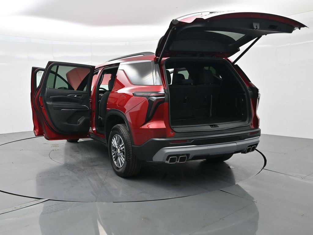 Used 2025 Chevrolet Traverse LT w/ Driver Confidence Package image 44