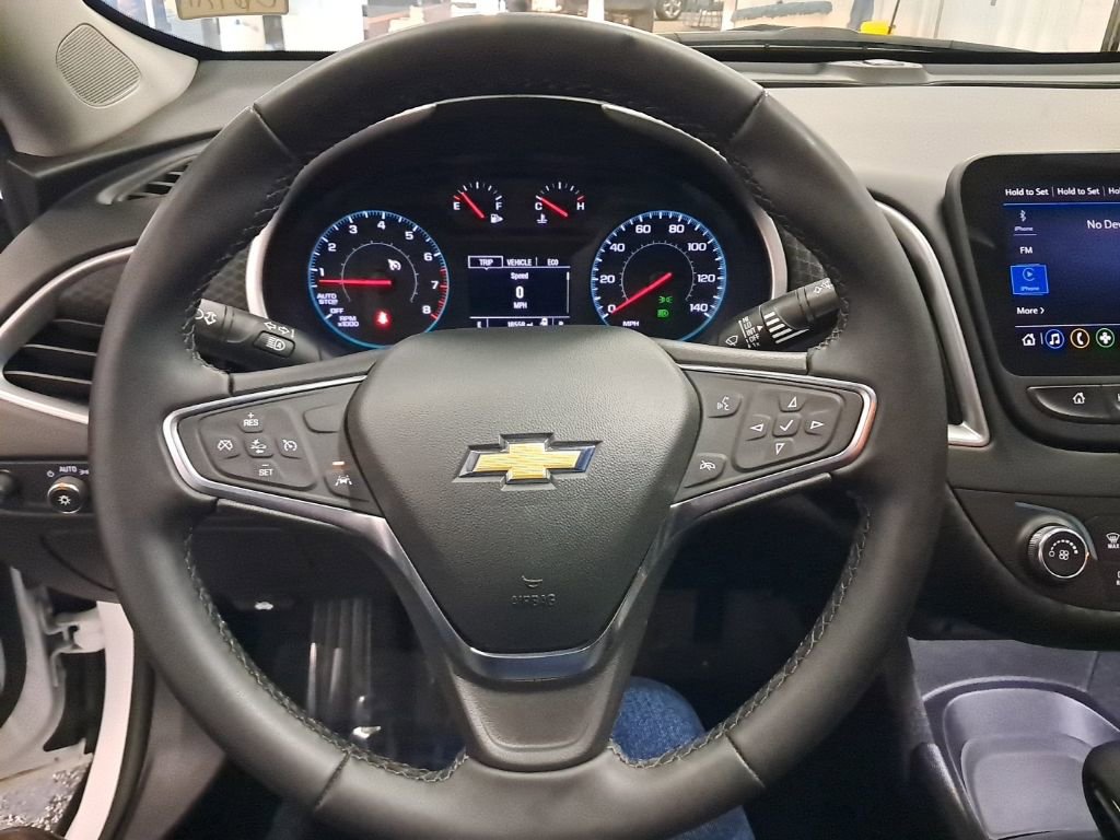 Used 2025 Chevrolet Malibu RS FWD image 8