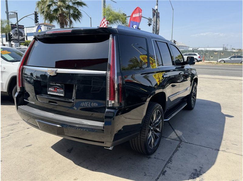 Used 2017 Cadillac Escalade Premium Luxury RWD image 6