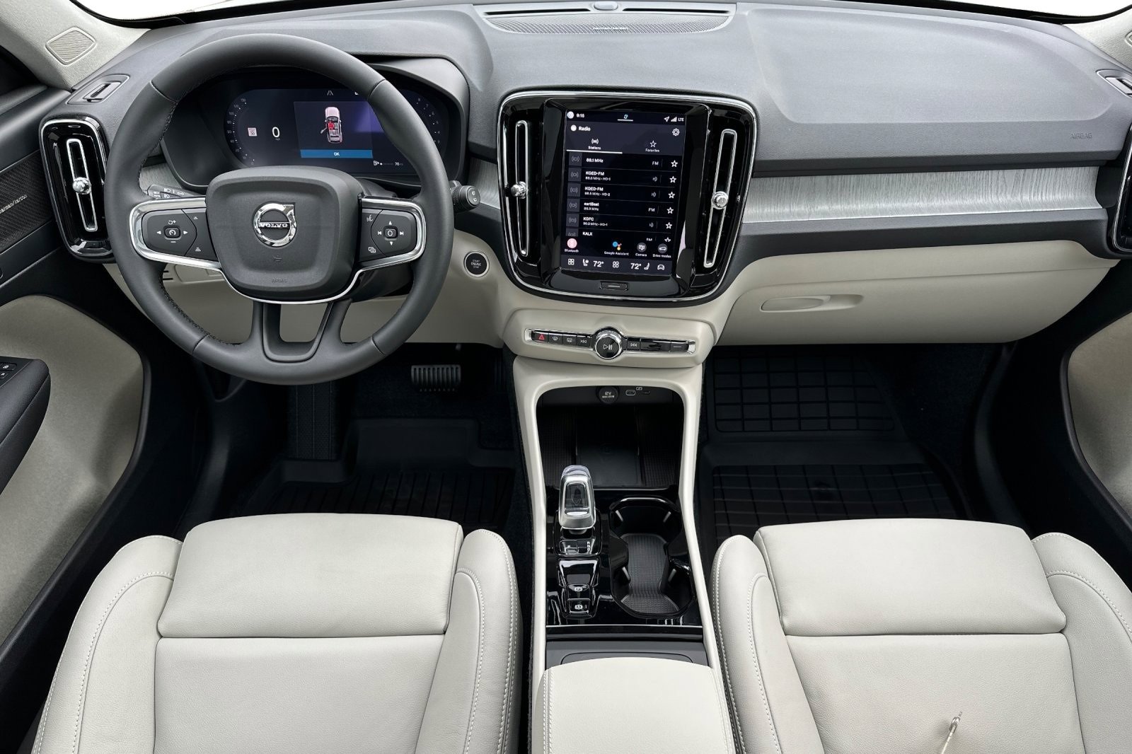 New 2026 Volvo XC40 B5 Ultra w/ Climate Package image 3