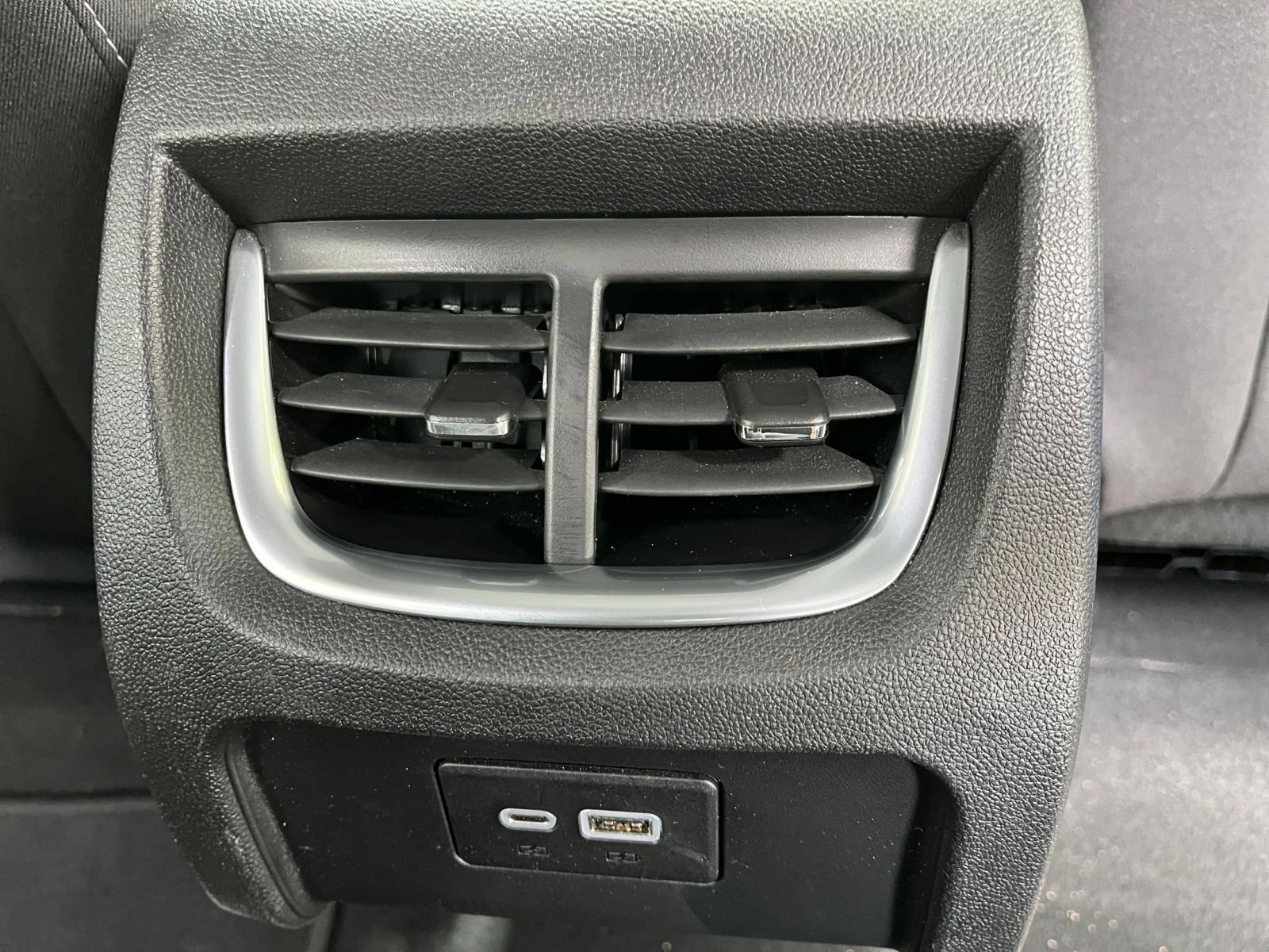 Used 2025 Chevrolet Blazer LT FWD image 23