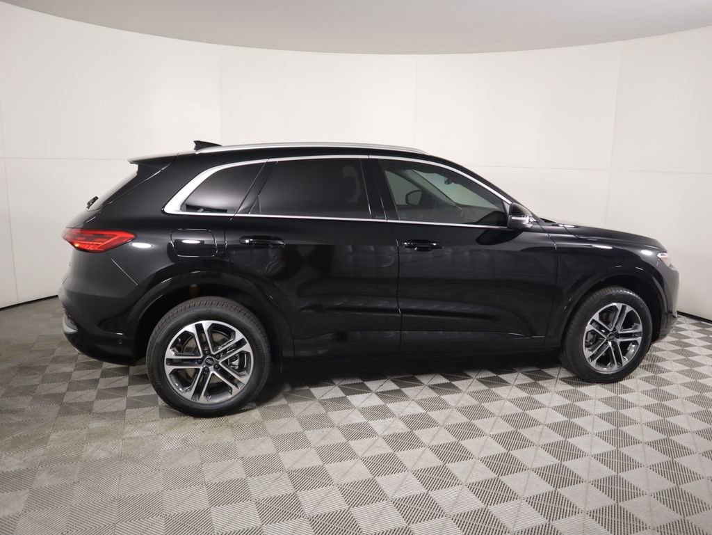 Used 2025 Audi Q5 Premium w/ Convenience Package image 5