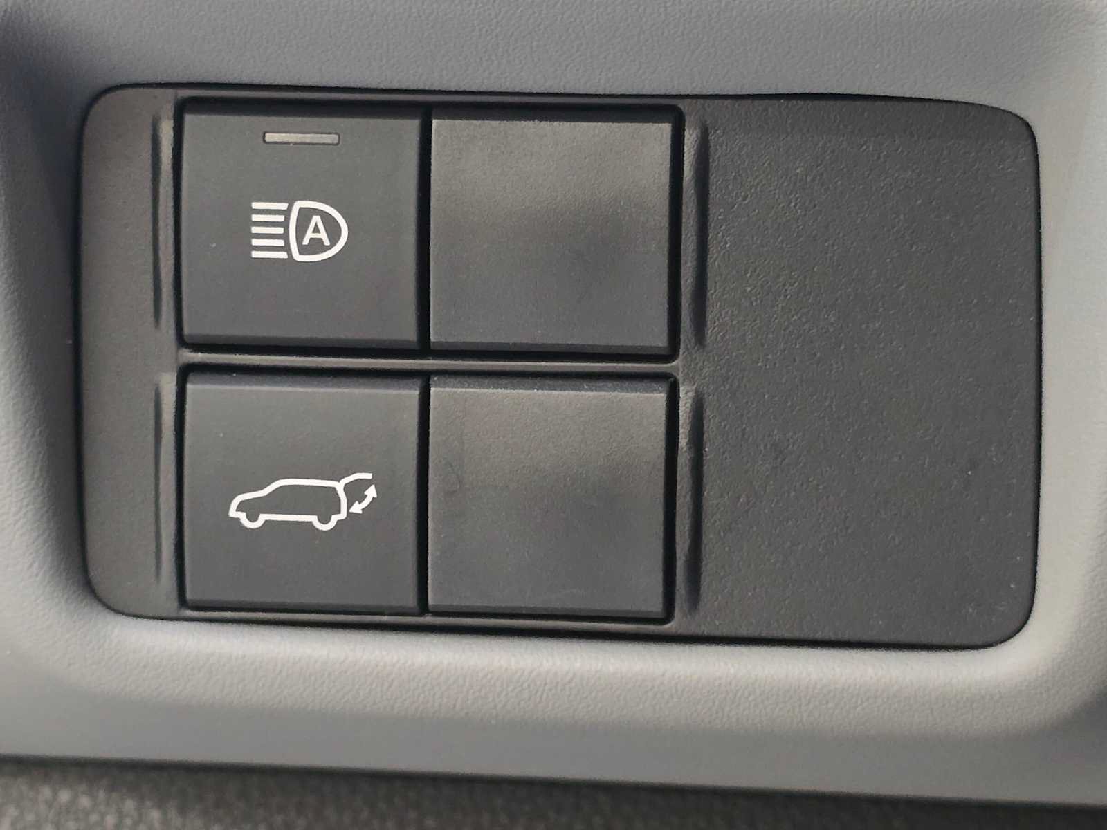 Certified 2020 Toyota Highlander XLE AWD/4WD image 17