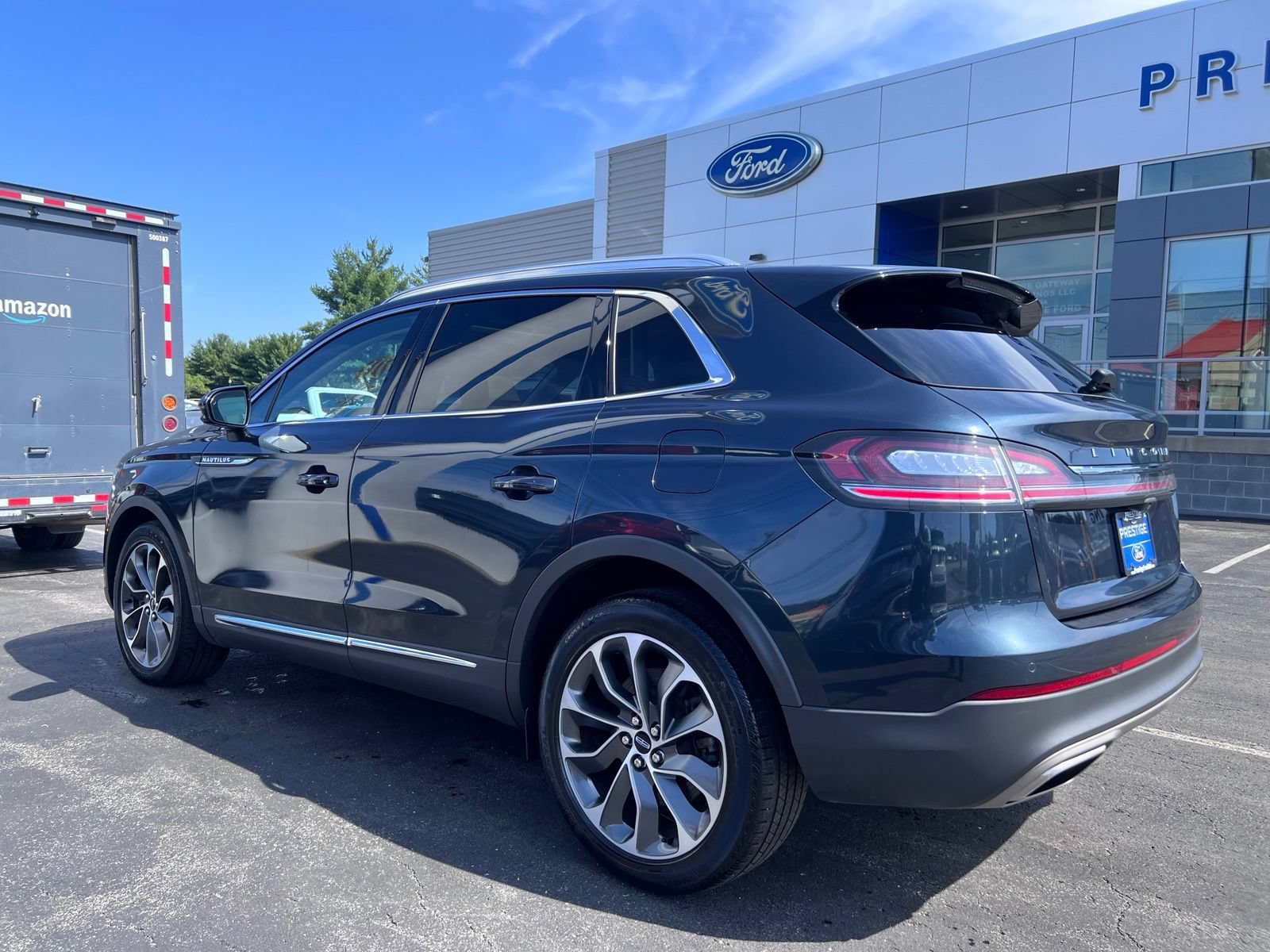 Used 2023 Lincoln Nautilus Reserve AWD/4WD image 7