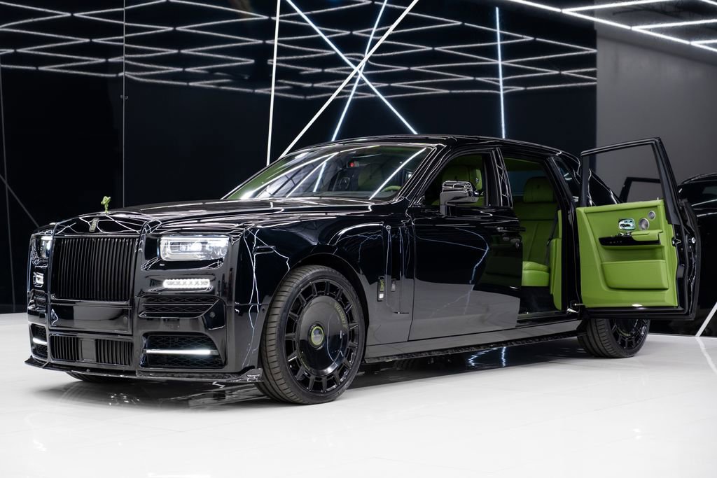 Used 2023 Rolls-Royce Phantom Sedan w/ The Phantom Package RWD image 4