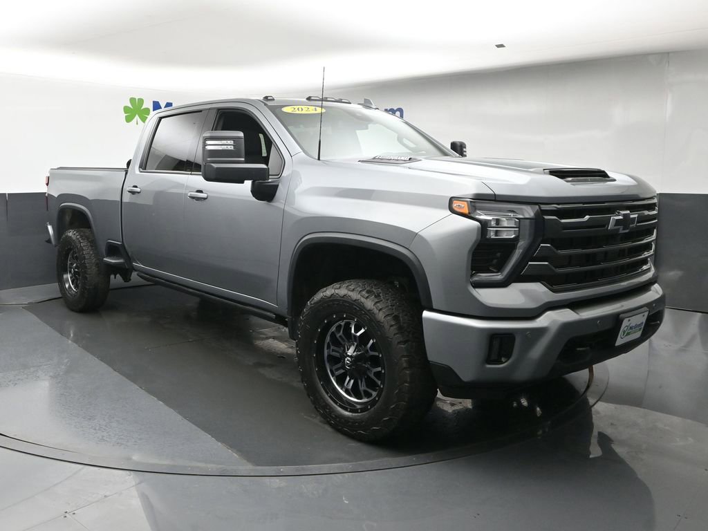 Used 2024 Chevrolet Silverado 2500 LTZ w/ LTZ Plus Package AWD/4WD image 2