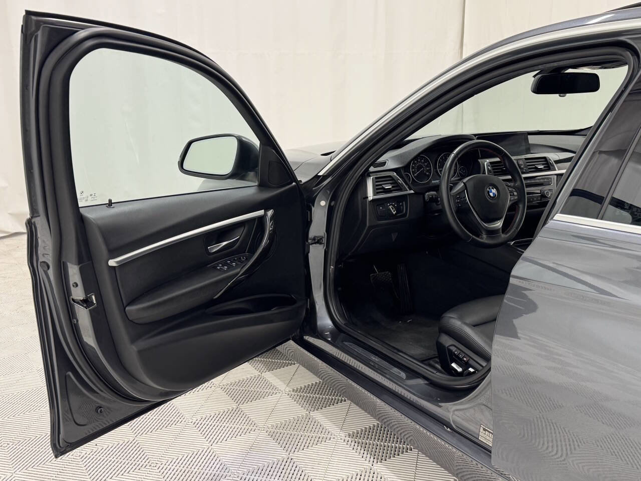Used 2017 BMW 330i Sedan image 9