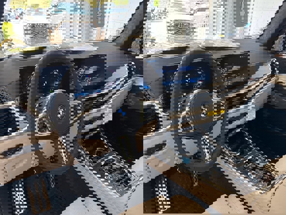 New 2026 BMW X7 M60i image 19