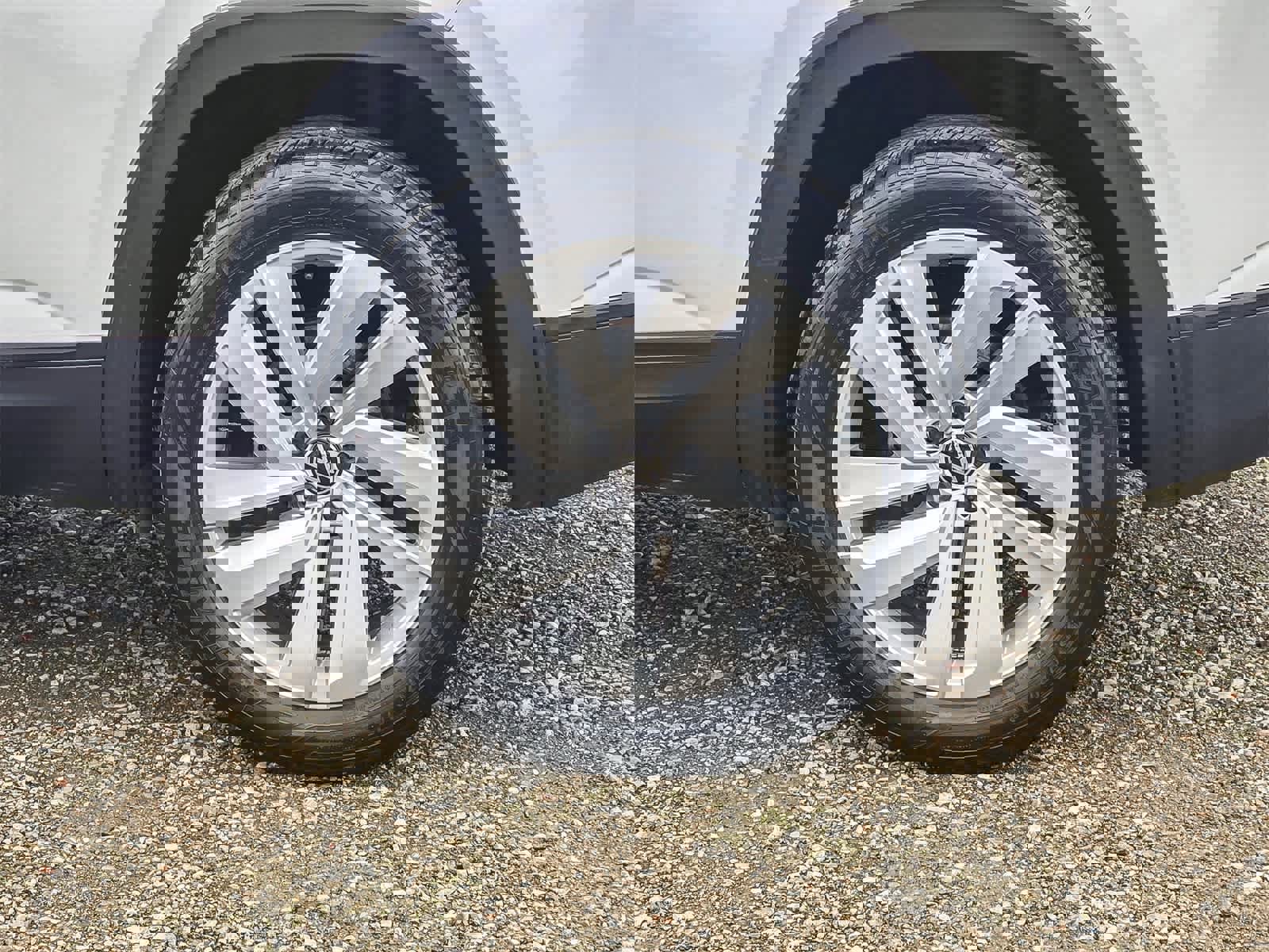 Used 2023 Volkswagen Atlas Cross Sport SE image 9