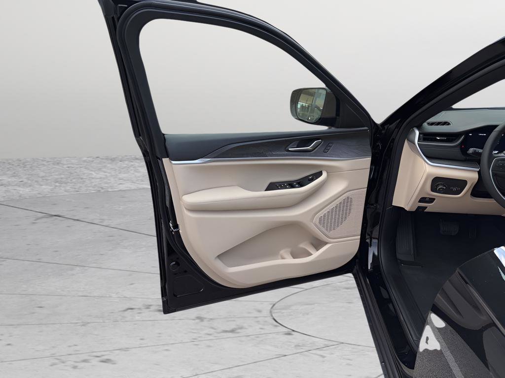 New 2025 Jeep Grand Cherokee L Limited w/ Luxury Tech Group II image 10