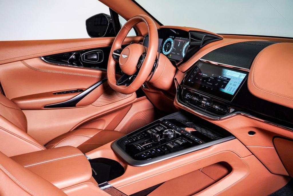 Used 2025 Aston Martin DBX 707 image 16