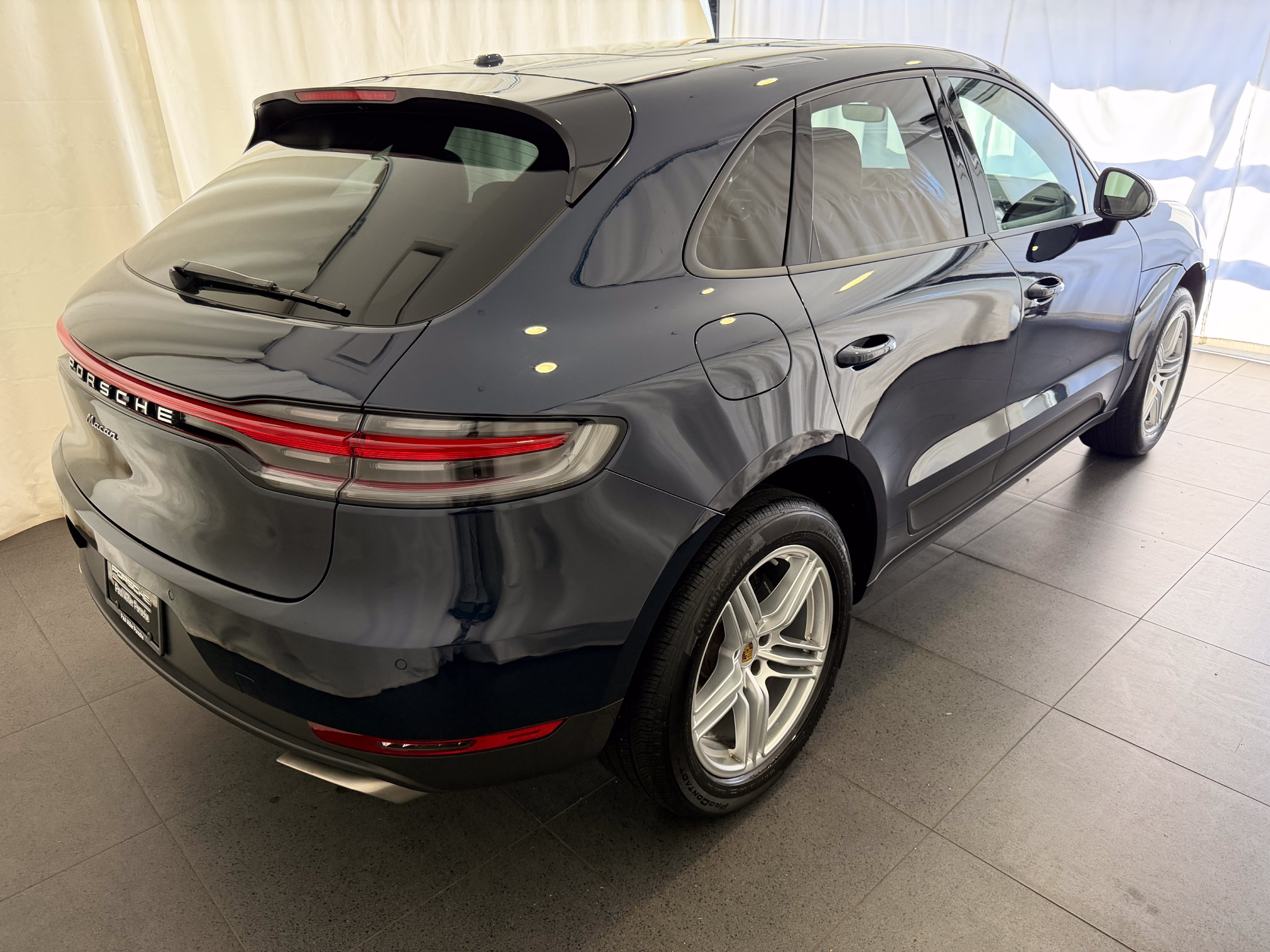 Certified 2021 Porsche Macan AWD/4WD image 9