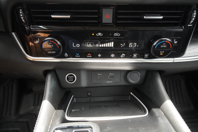 Used 2022 Nissan Rogue Platinum w/ Head-Up Display Package FWD image 18