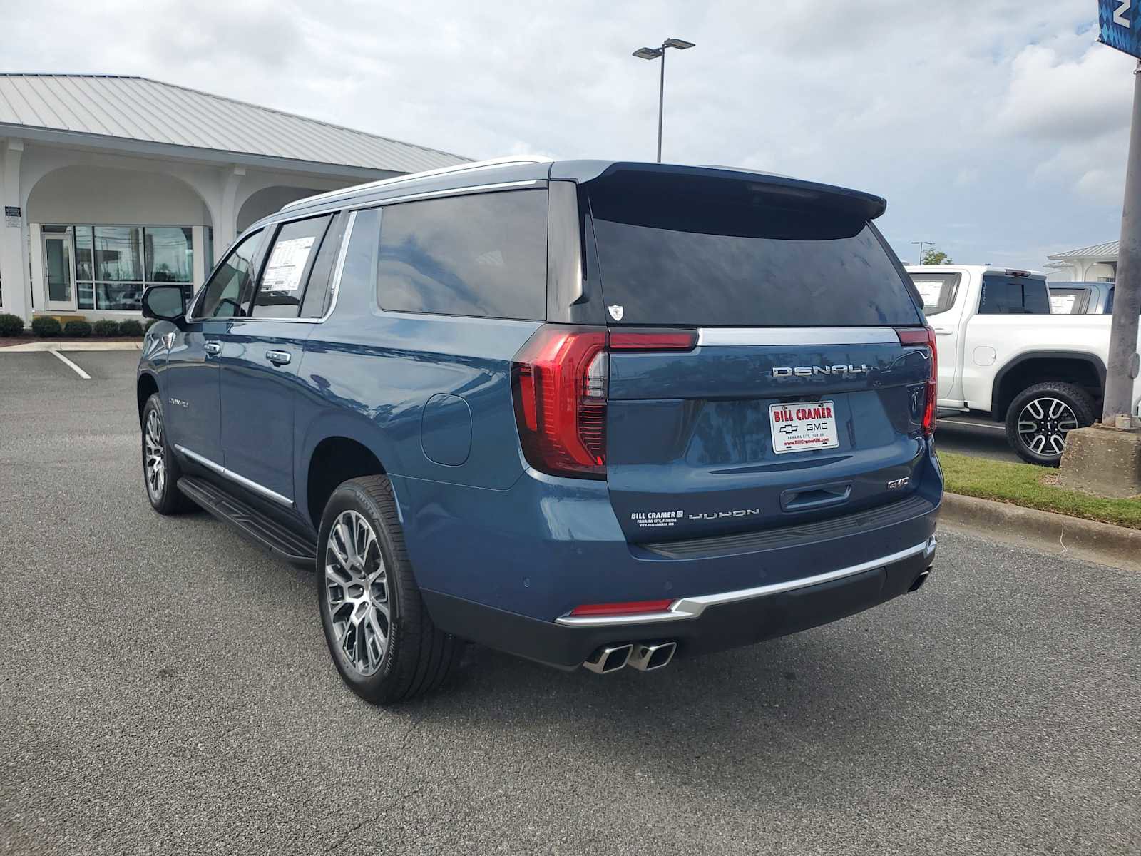 New 2025 GMC Yukon XL Denali w/ LPO, Illumination Package image 3