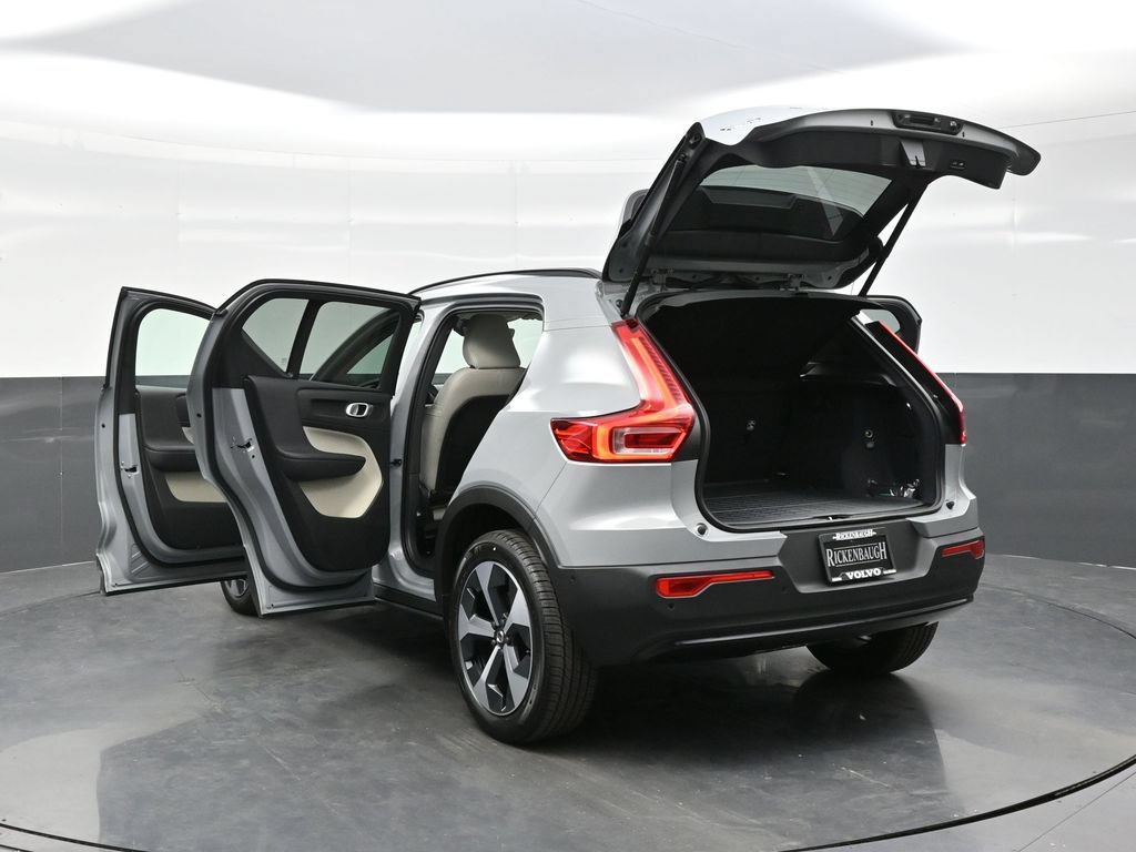 New 2026 Volvo XC40 B5 Plus w/ Protection Package Premier AWD/4WD image 38