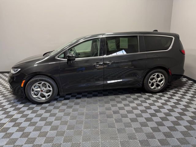 Used 2024 Chrysler Pacifica Limited image 6