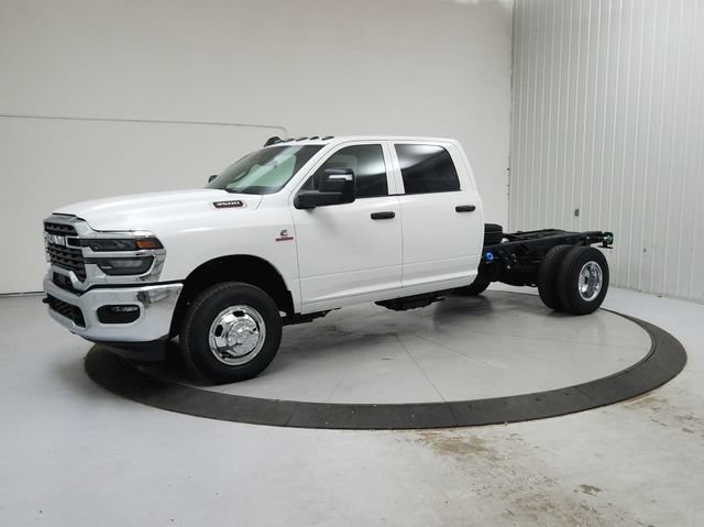 New 2026 RAM 3500 Tradesman w/ Chrome Appearance Group A AWD/4WD image 3
