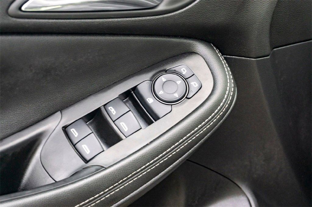 Used 2024 Buick Encore GX Sport Touring image 11