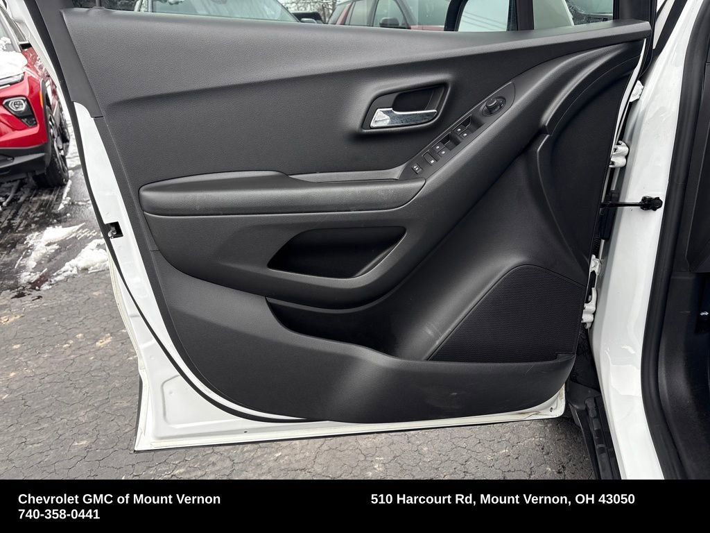 Used 2022 Chevrolet Trax LS w/ Tint and Cruise Package image 13